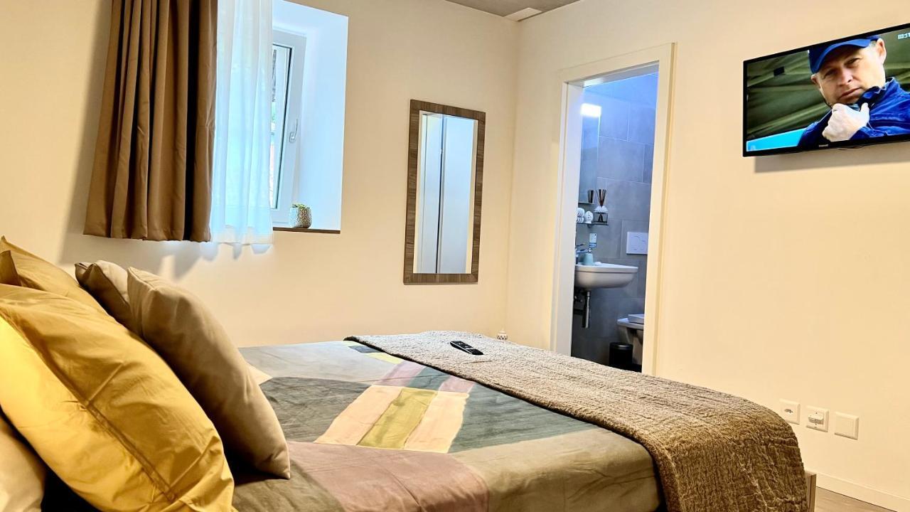 Regina Bed & Breakfast 阿尼奥 外观 照片