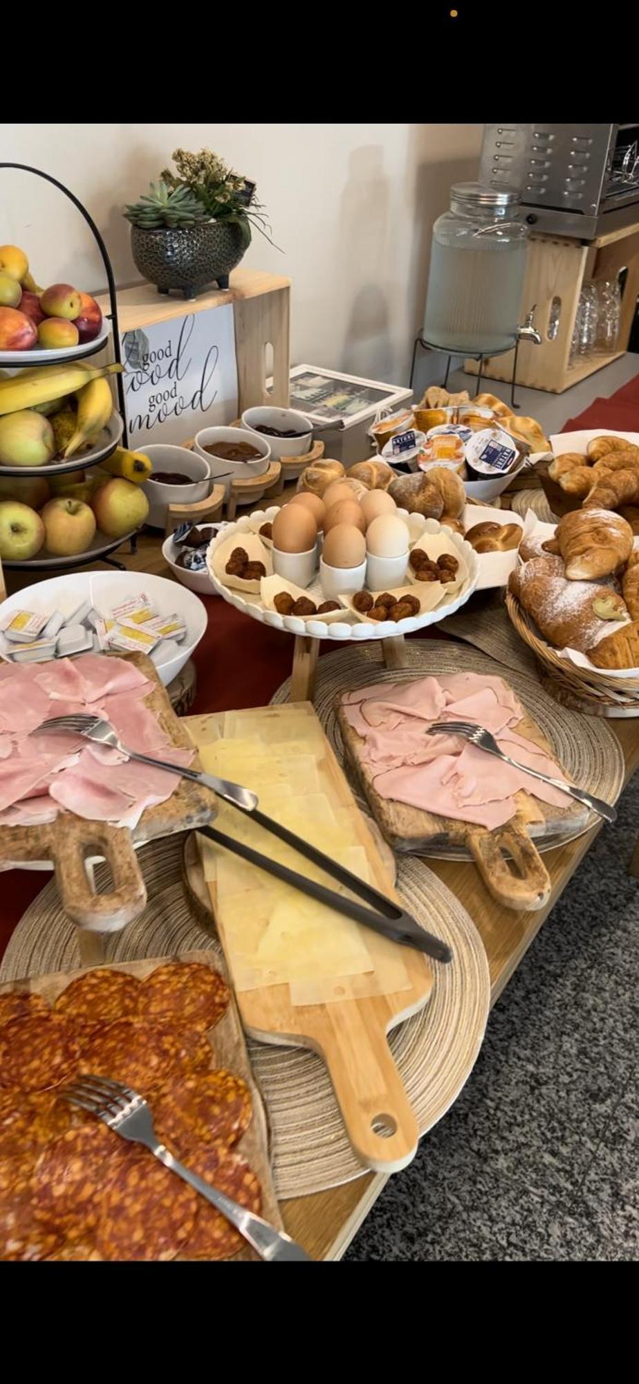 Regina Bed & Breakfast 阿尼奥 外观 照片